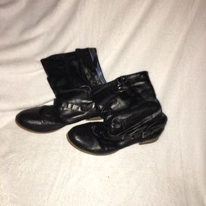 Black small heeled boots